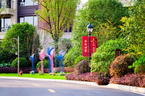 在售建面约98 142平的三房和四房产品,兼顾到刚需和刚改群体,户型设计相当不错